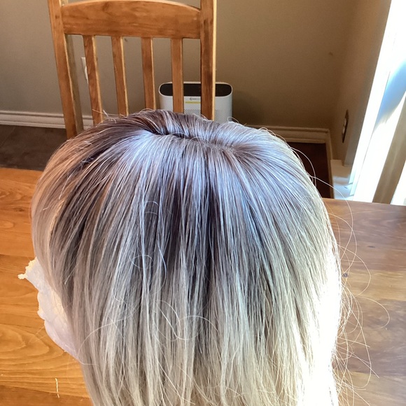 NWOT! Blonde Rooted Wig Never Worn - Picture 4 of 6